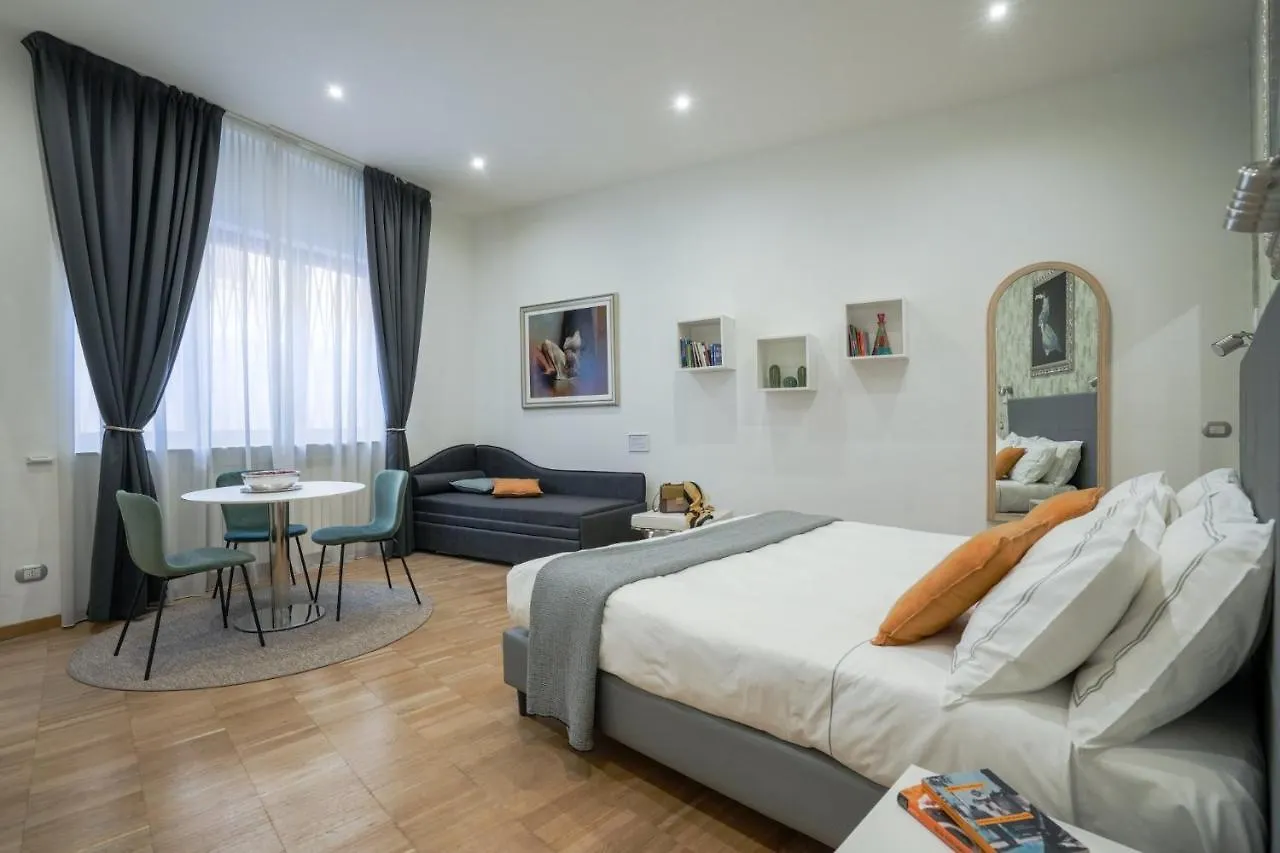 Monza City Rooms & Studios 0*,